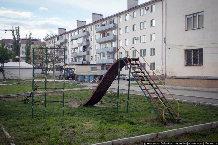 Типичная старая площадка в России.