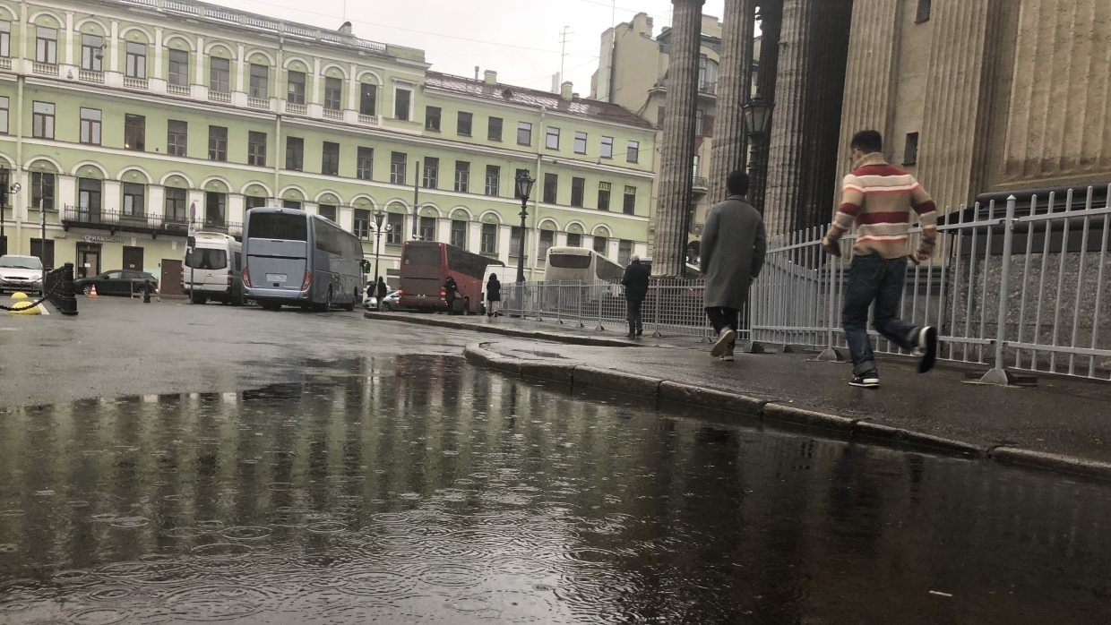 Когда начнется дождь в спб. Непогода в Питере. Ливни слабый. Штормовой ветер в СПБ сегодня. Погода в Питере сейчас фото.