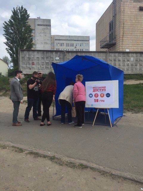 В Киеве появились палатки, где за деньги восстанавливают доступ к запрещенным российским сайтам  