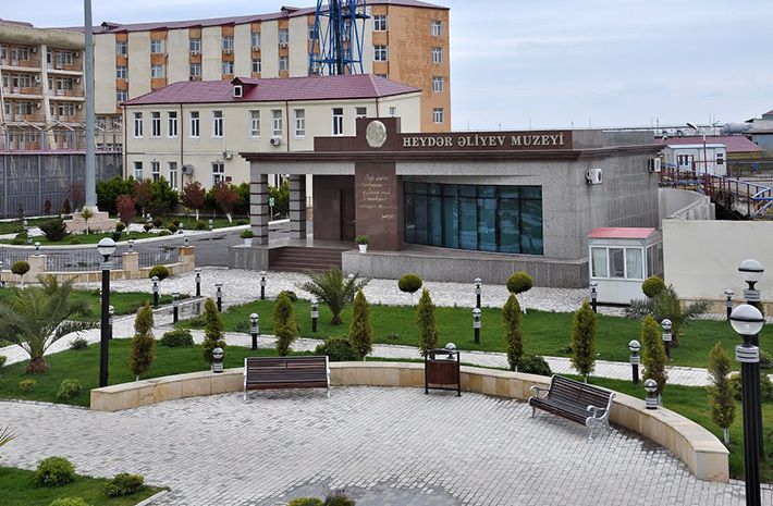 посёлок, Нефтяные Камни, история, интересное