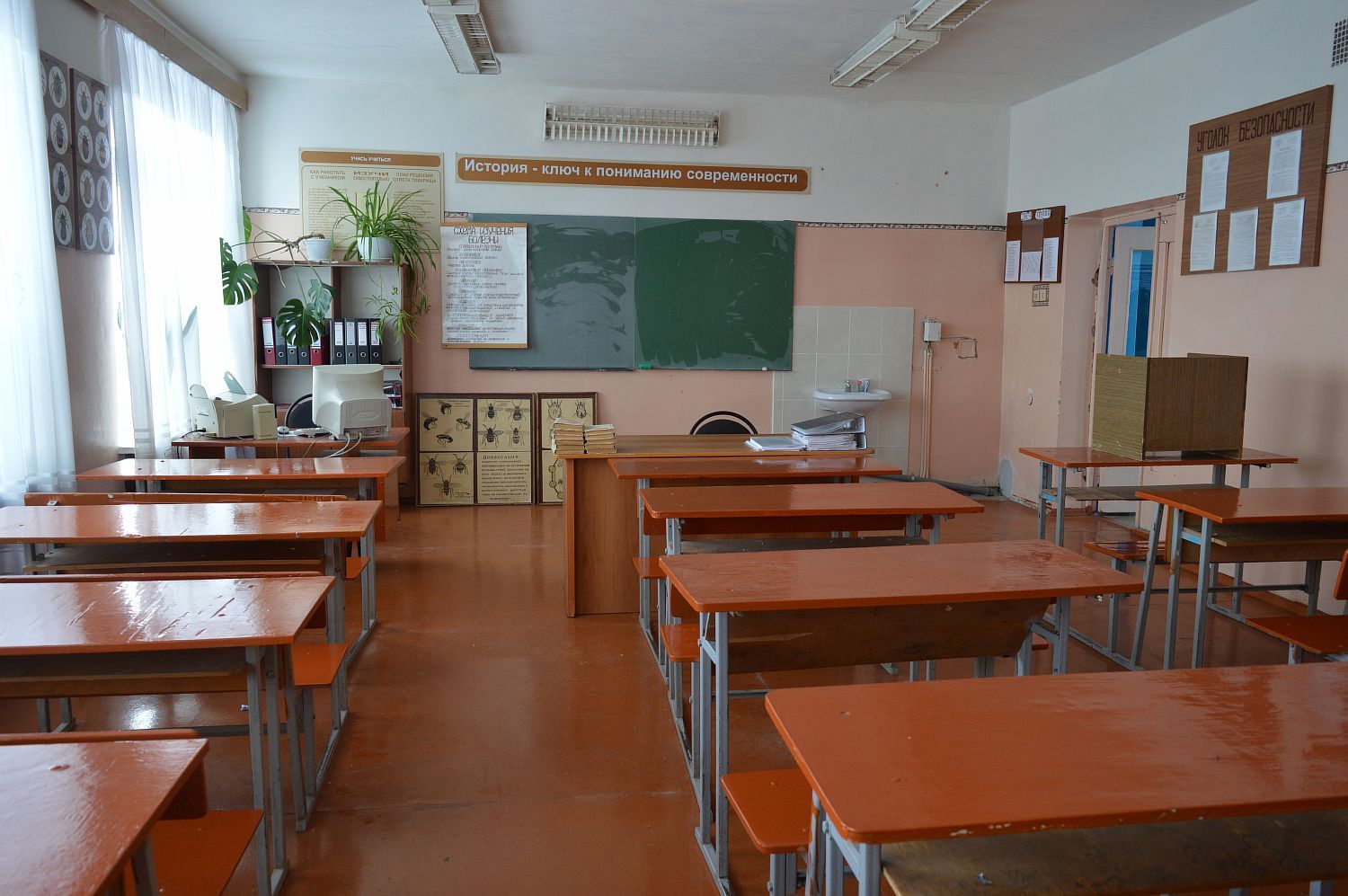 Старая школа пустой класс