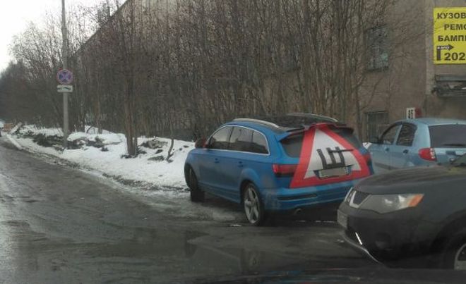 Народный креатив с наклейкой "Шипы" авто, автоприкол, наклейка, пдд, прикол, шипы