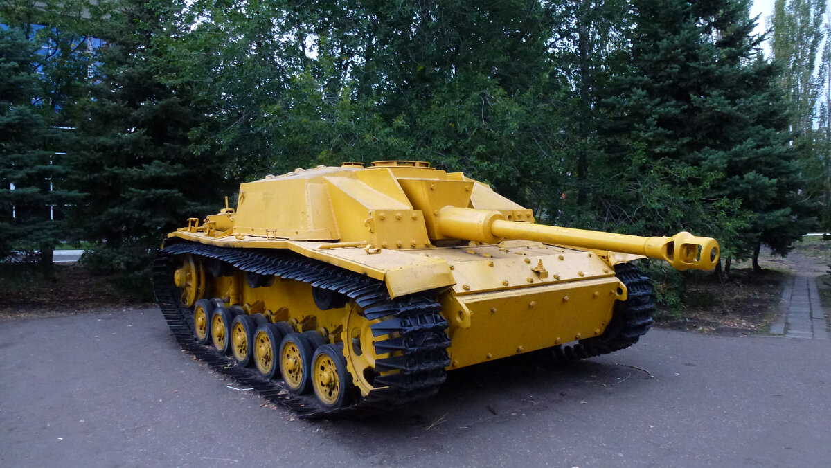 Увидел в Саратове самоходную установку StuG III Ausf. Именно с помощью нее Гитлер хотел завоевать Сталинград попутчики,путешествия
