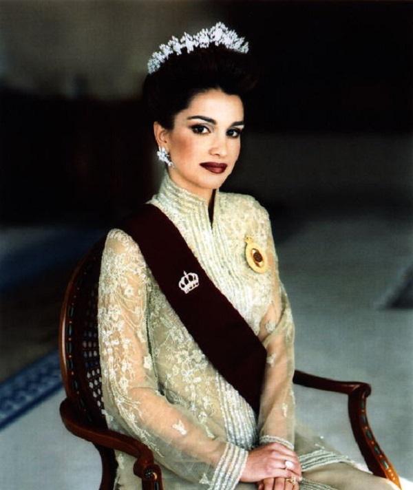 Чем живет ее Величество Королева Иордании. Не то что наши политики!
