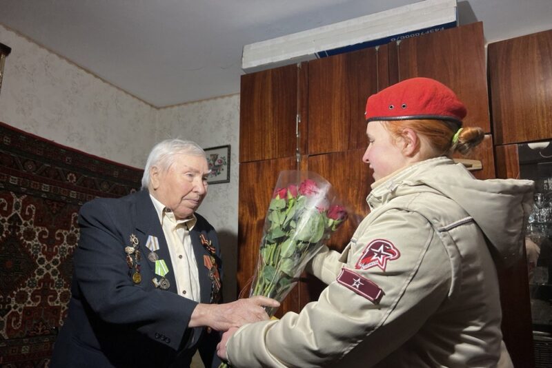 В Симферополе с 97-летием поздравили ветерана Великой Отечественной войны Геннадия Павловича Тропина