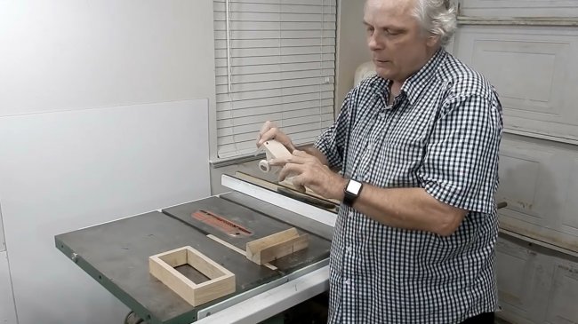 Обработка угловых соединений, приспособление для циркулярной пилы 