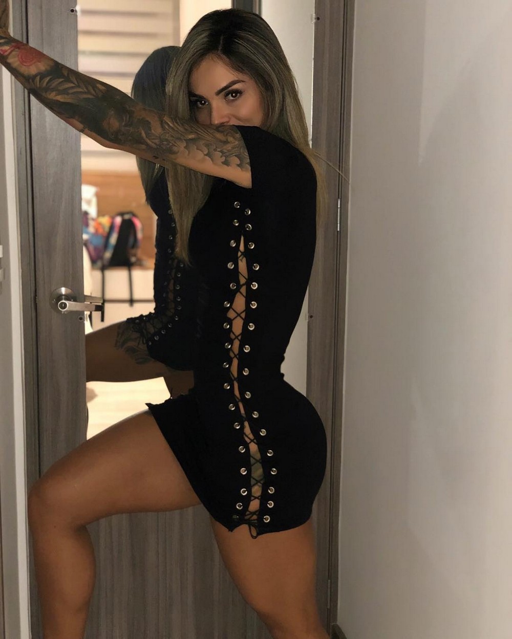 Красота в обтягивающих платьях 