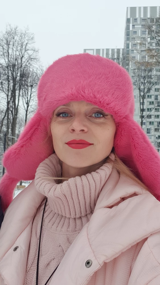 Выбрать шапку на зиму непросто. Одним из вариантом может стать традиционный русский головной убор – шапка-ушанка.-13