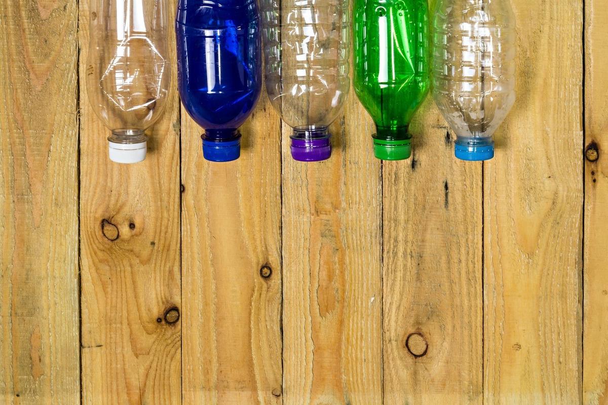 Дачная мебель из пластиковых бутылок: антикризисный дизайн