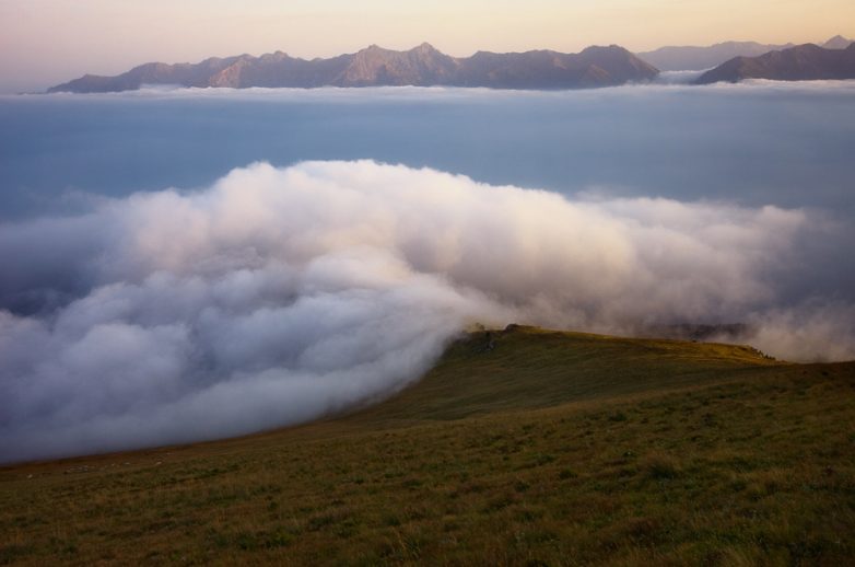 Между небом и облаками
