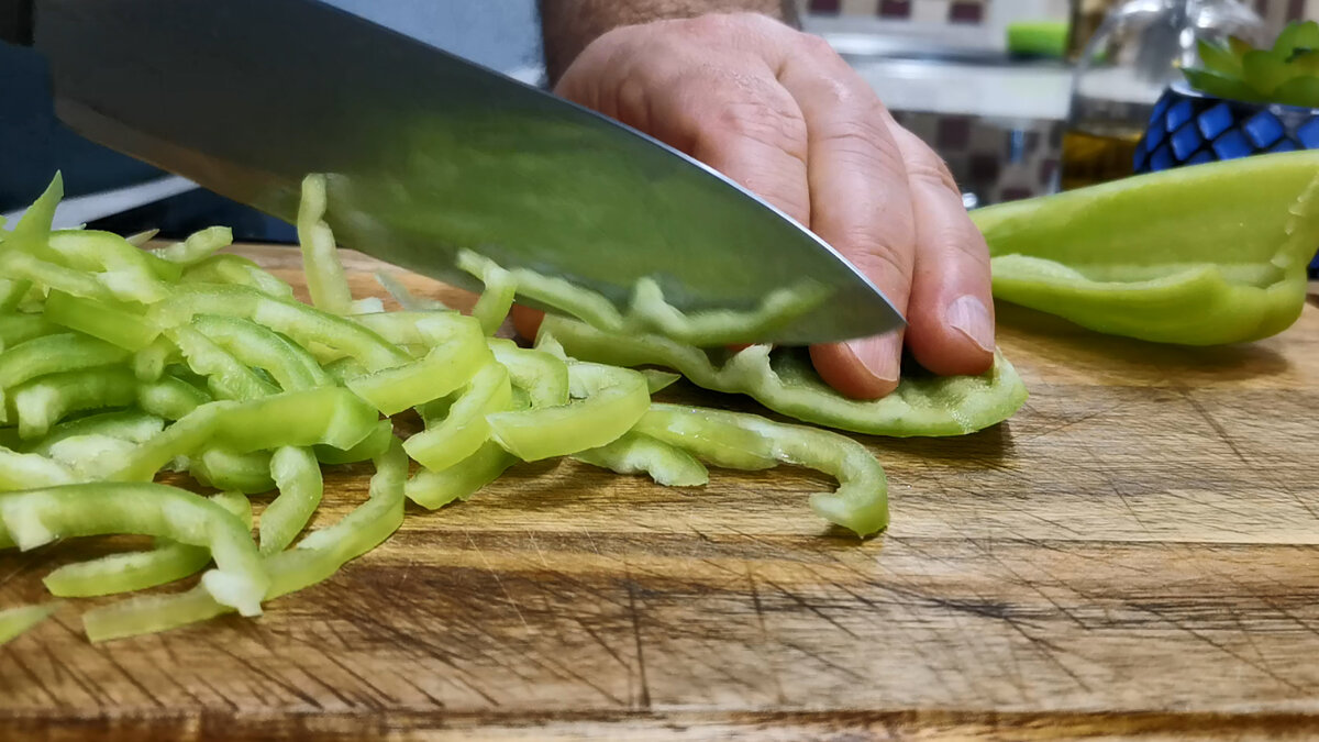 Сколько есть у меня баклажанов, все пускаю на эту закуску. Вкуснота необыкновенная и главное, что готовить всего 15 минут. Показываю, как приготовить закуску из баклажанов по-корейски на скорую руку.-5