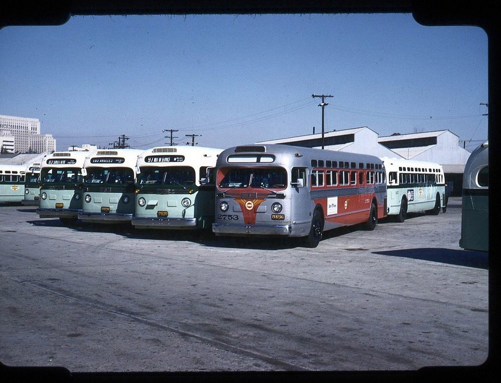 Автобусный парк. Лос-Анджелес, 1952-й год.