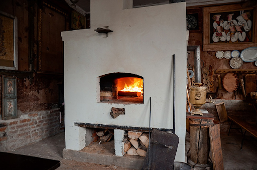 Красавица-печка не только согревала, но и охлаждала дом