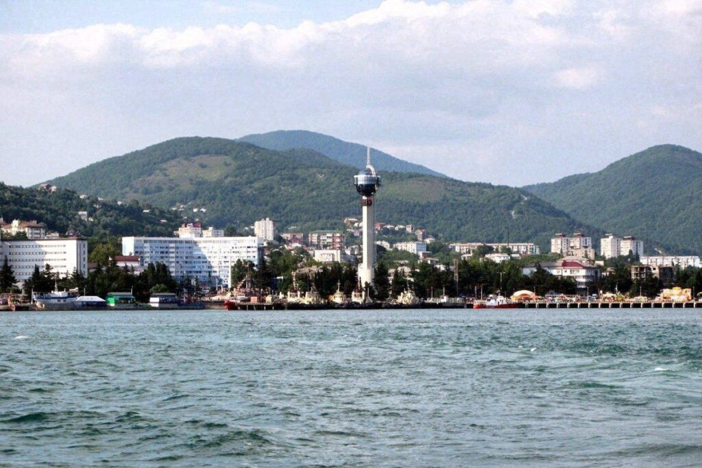 Последствия разлива нефти после атаки БПЛА ликвидируют в Туапсе