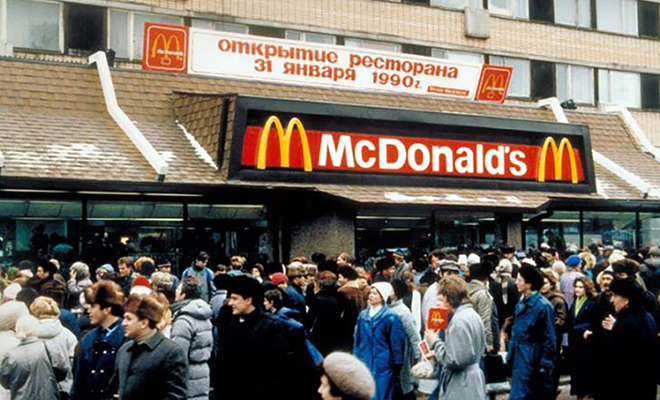 Цены в Макдональдс в Москве в 1-й день работы в 1990 году