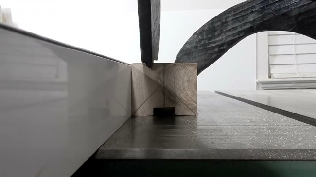 Обработка угловых соединений, приспособление для циркулярной пилы 