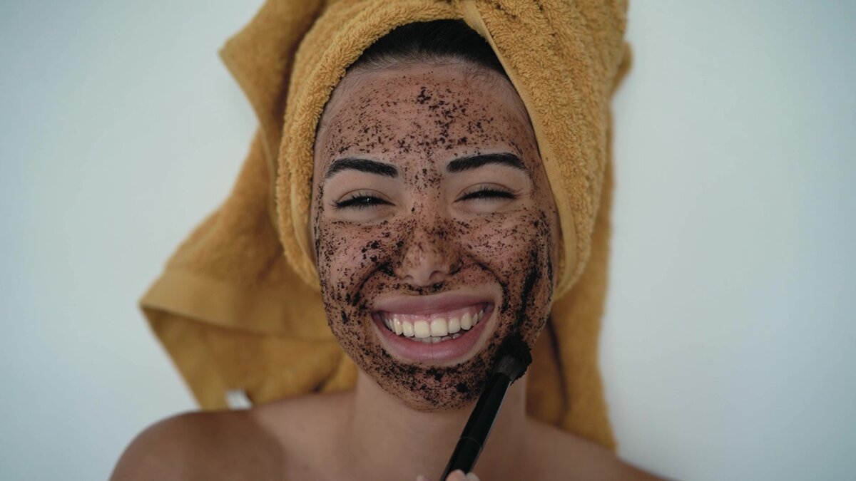 Маски для лица – это не просто способ побаловать себя и свою кожу. Они являются важным инструментом для поддержания ее здоровья, свежести и красоты.