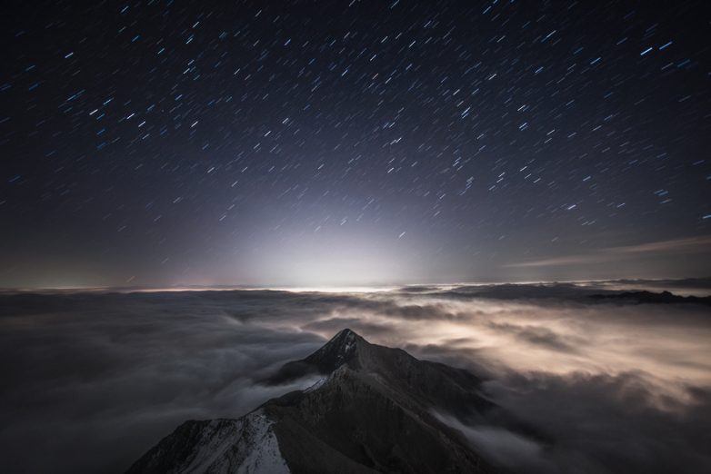 Между небом и облаками