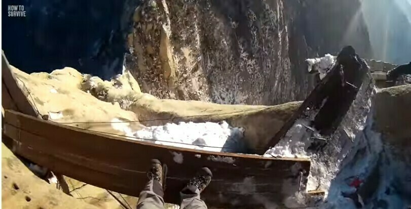 Как выглядит тропа смерти: сумасшедшее видео похода на гору Хуашань