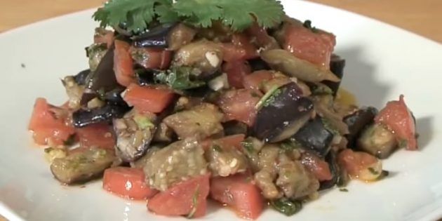 10 салатов из баклажанов, которые заставят по-новому взглянуть на овощ кулинария,рецепты,салаты