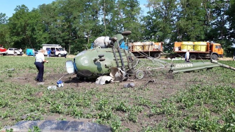 Вертолет Ми-2 разбился в станице на Кубани, погиб пилот