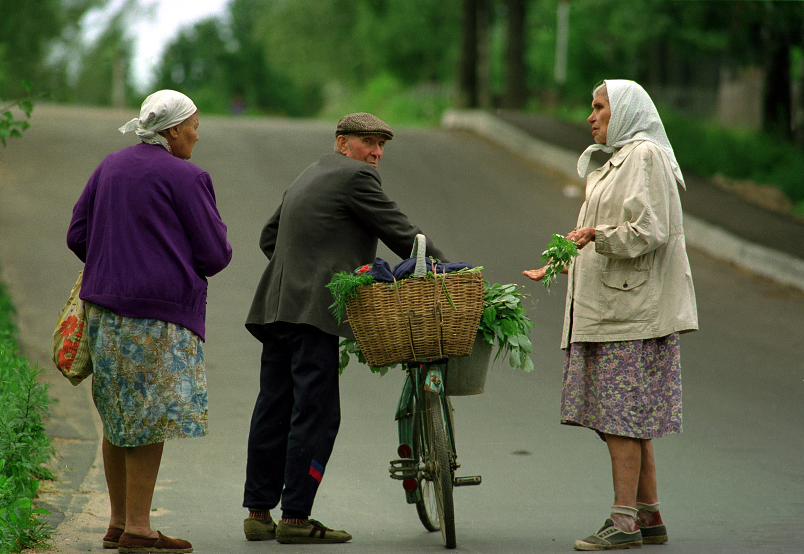 Бабушка с авоськой картинка