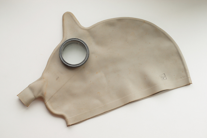 Для чего у противогаза Ш-1 на лбу имеется загадочный «рог» Для чего у противогаза Ш-1 на лбу имеется загадочный «рог» технологии