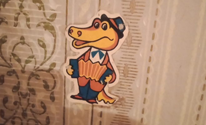 Девушка сдвинула шкаф в 108-летнем доме и нашла «капсулу времени» из обоев: самому новому слою 30 лет Девушка сдвинула шкаф в 108-летнем доме и нашла «капсулу времени» из обоев: самому новому слою 30 лет Культура