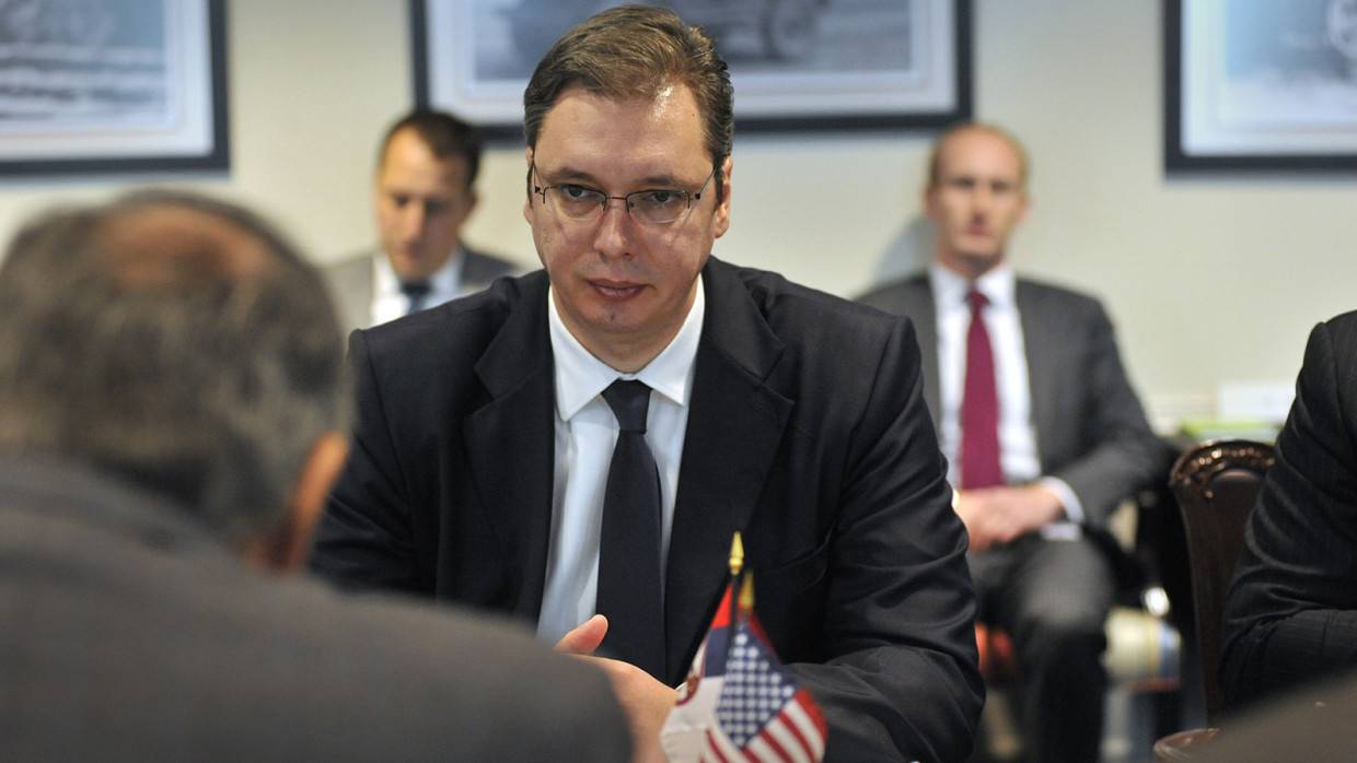 Президент Сербии выразил обеспокоенность последствиями возможной войны США и России