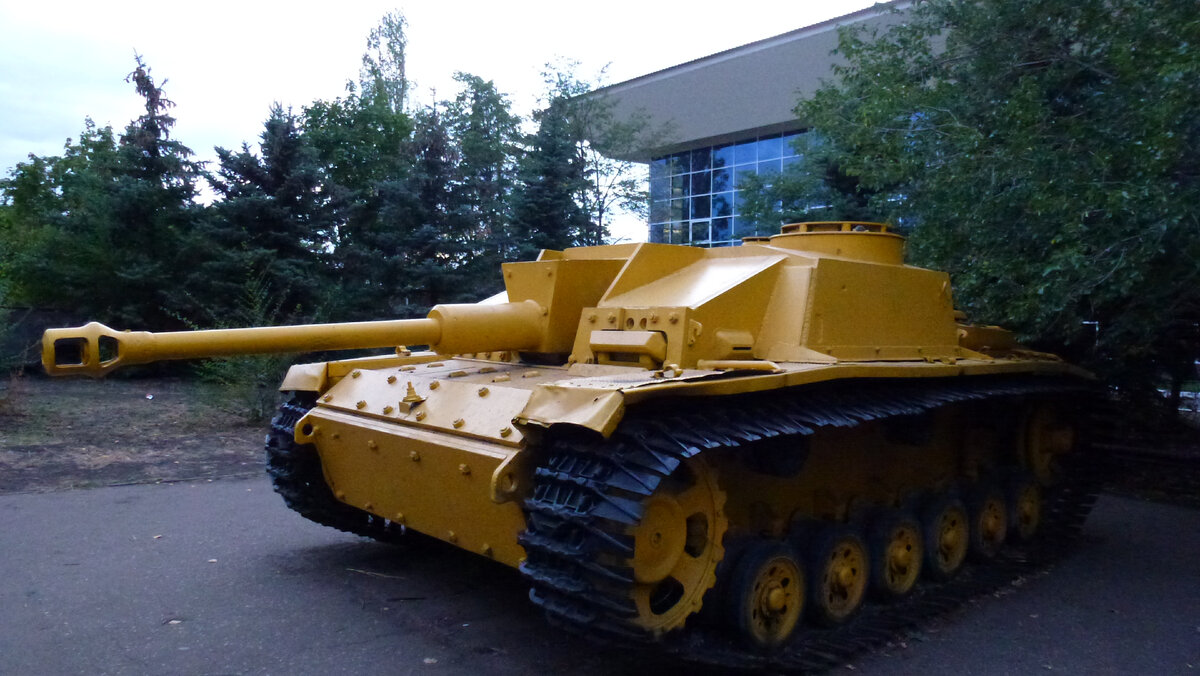 Увидел в Саратове самоходную установку StuG III Ausf. Именно с помощью нее Гитлер хотел завоевать Сталинград попутчики,путешествия