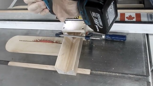 Обработка угловых соединений, приспособление для циркулярной пилы 