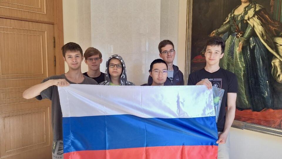 Российские школьники взяли 4 