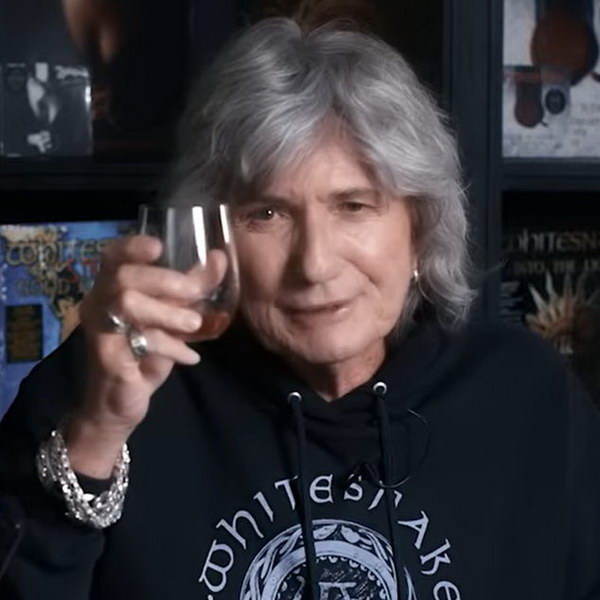 кадр из видео