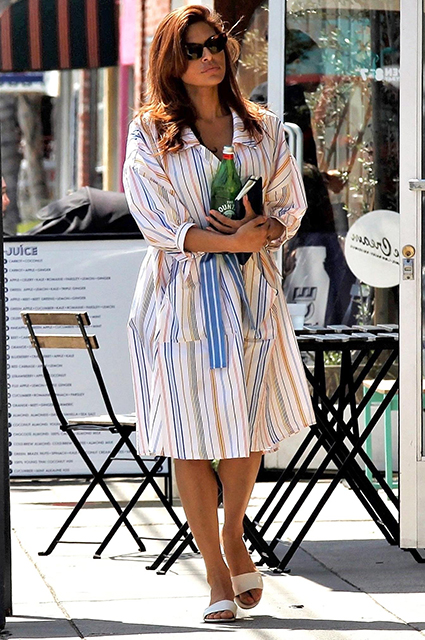 Ева Мендес на шопинге в Лос-Анджелесе: новые фото актрисы Ева Мендес на шопинге в Лос-Анджелесе: новые фото актрисы Звездный стиль