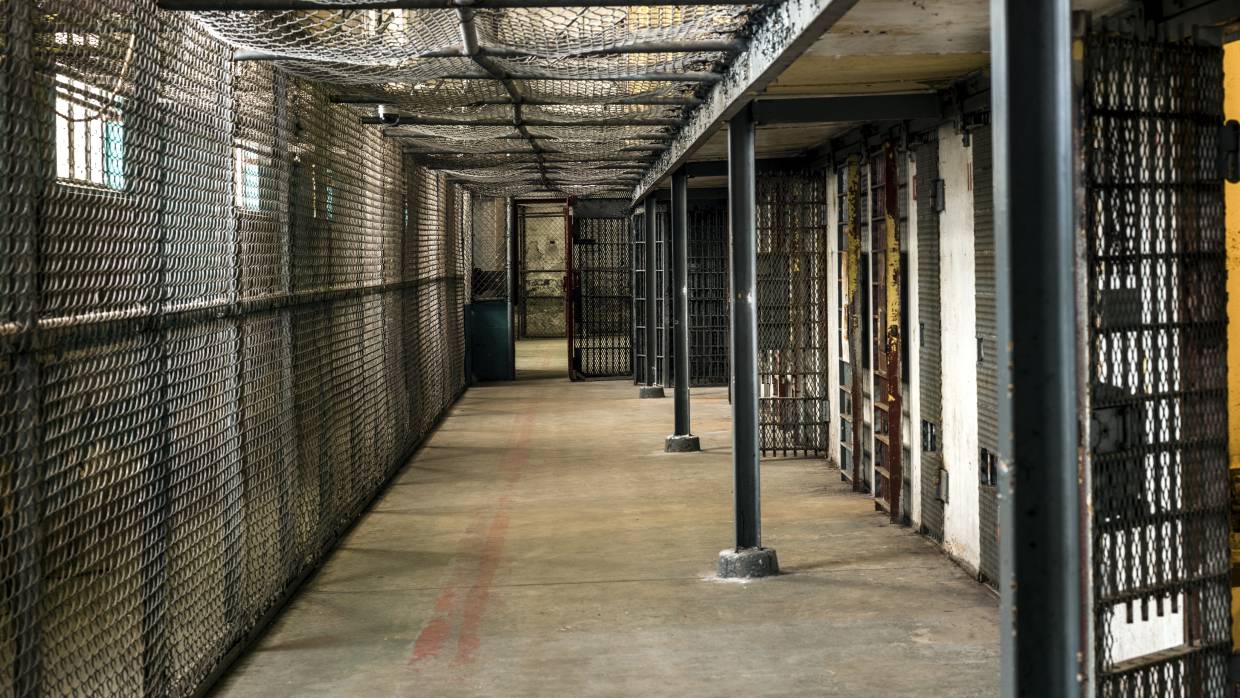 Мира Тэрада: Тюрьмы США — концлагеря для психически больных