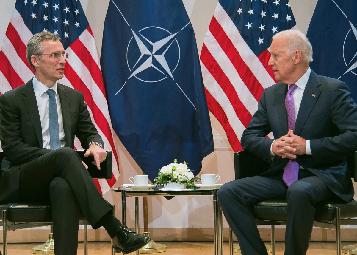 Из открытых источников в интернете. Глава НАТО Йенсен Столтенберг и президент США Джо Байден.