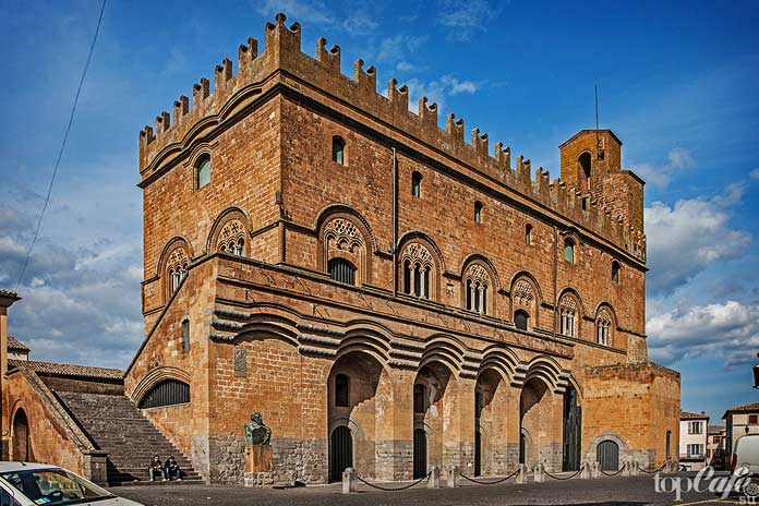 Готическая архитектура Италии: Палаццо Капитано дель Пополо