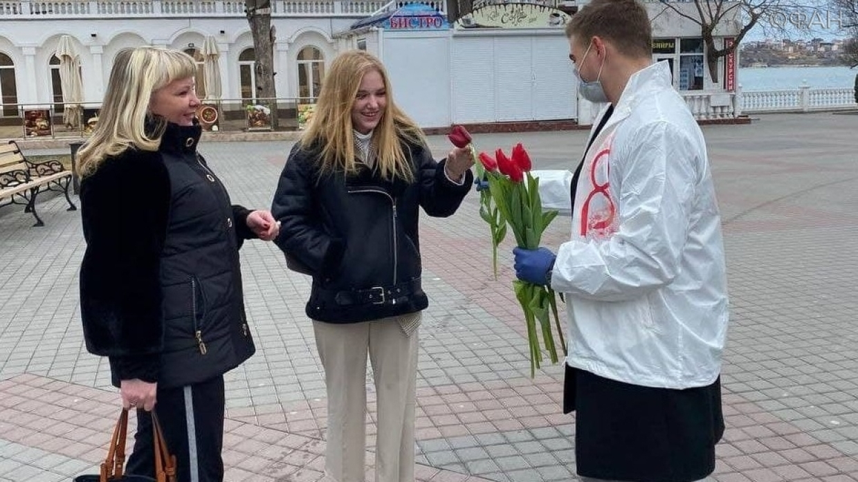  «Белый концерт» и тысячи тюльпанов: как в Севастополе отметили 8 Марта