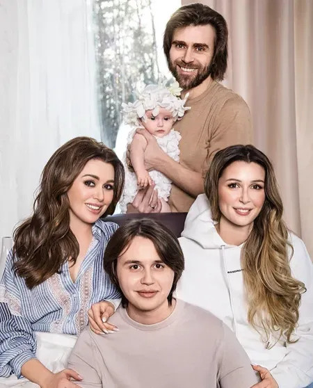 Стало известно, кому сейчас принадлежит элитная недвижимость покойной Анастасии Заворотнюк Заворотнюк, Анастасия, Анастасии, квадратных, Петром, родила, детей, площадью, актриса, после, метров, принадлежит, сейчас, улице, находился, Чернышёв, которым, поженились, фигурист, поддерживал