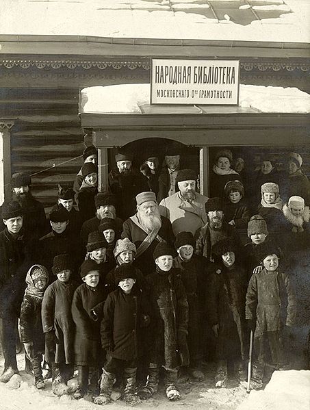 File:Lev Tolstoy at the opening of the library Savelyev 1910.jpg