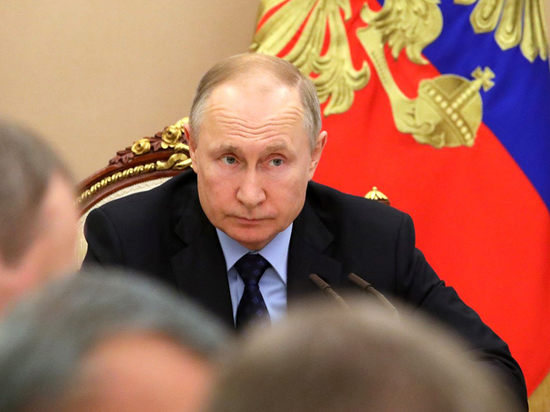 В рейтинге доверия россиян с Путиным и Навальным произошли изменения 
