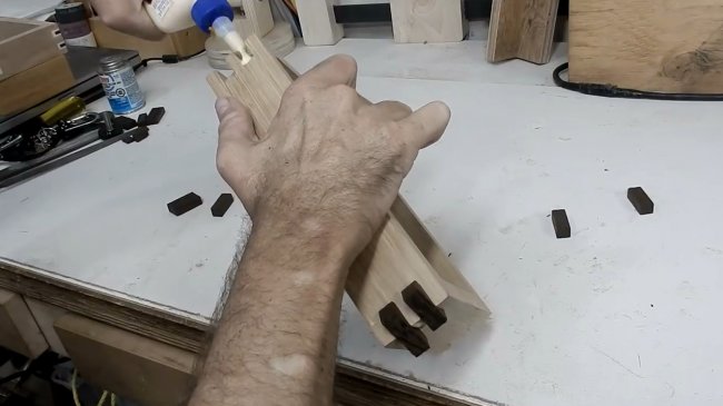 Обработка угловых соединений, приспособление для циркулярной пилы 