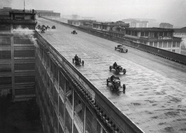 История одной фотографии: испытание машин на крыше завода Fiat, 1928 год