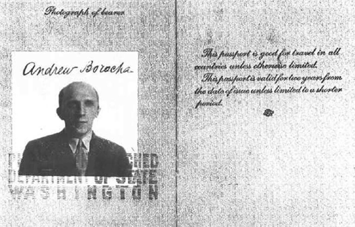 Паспорт на чужое имя, выданный Серебрянскому для работы в США. Архивное фото