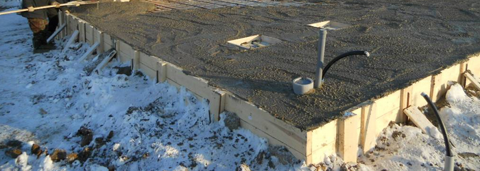 Как правильно заливать цемент на улице в холодное время года 