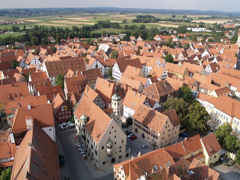 ​Нёрдлинген — средневековый городок в Германии, который построили из алмазов