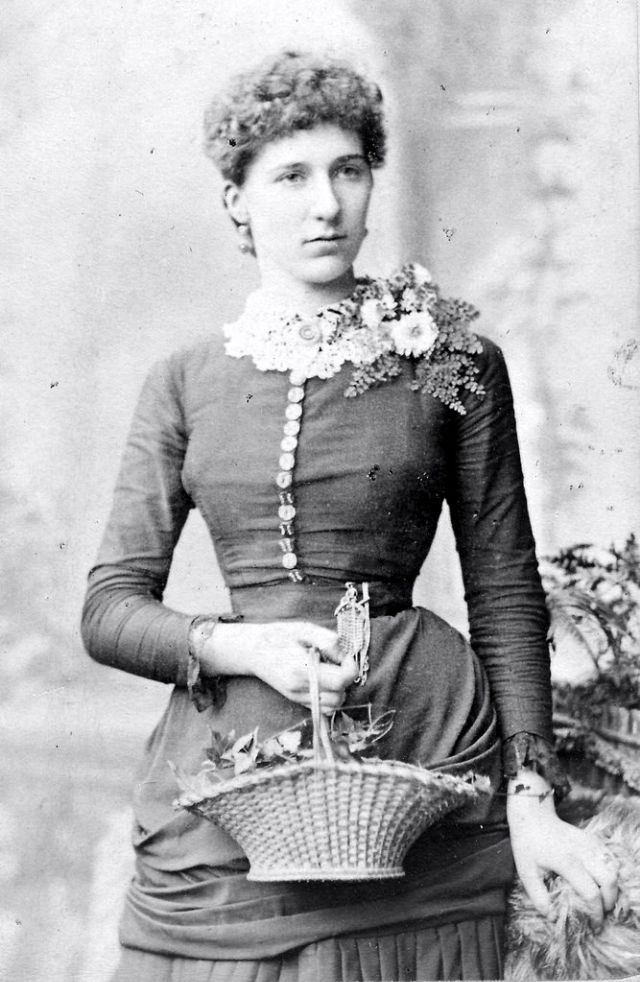 Victorian Women in the 19th Century (11).jpg