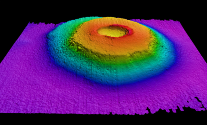 В 322 километрах от берега на дне океана найдена почти ровная структура. Она похожа на подводный купол 