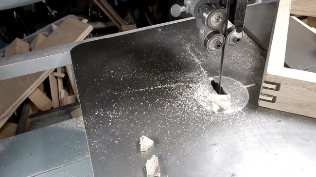 Обработка угловых соединений, приспособление для циркулярной пилы 