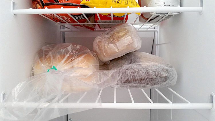 Сохраняем хлеб свежим до нескольких недель: заморозка, фольга и другие тонкости для долгого хранения хлеба, будет, можно, лучше, стоит, хлебнице, больше, всегда, процесс, неделями, дольше, может, несколько, воздухе, хранения, просто, холодильнике, становится, достали, держать